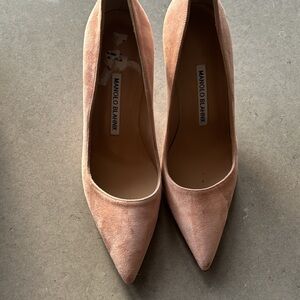 Manolo pale pink heels 37